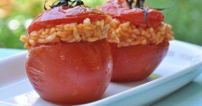 Оригинальное летнее блюдо: рецепт фаршированных помидоров
