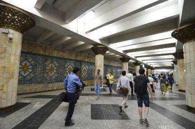 Ташкентские вузы меняют график работы, чтобы разгрузить толкучку в метро