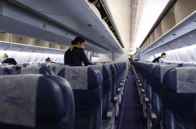 Пришелец появился прямо в самолете во время рейса: пассажиры успели сделать фото