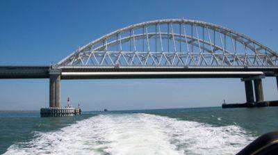 Оккупанты начали топить паромы для защиты Крымского моста – ГУР