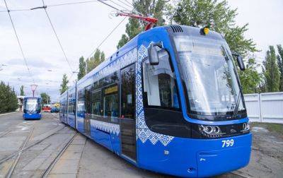 В Киеве с рельсов сошел вагон трамвая: есть пострадавшие