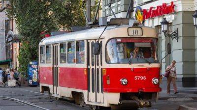 В Киеве сошел с рельсов трамвай: пострадали 8 человек