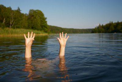 Трое детей чуть не утонули на водоемах в Одесской области: в чем причина?