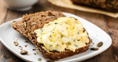 Вкусно со свежим хлебом: рецепт салата из яиц