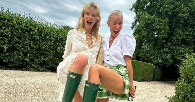 Гвинет Пэлтроу с дочерью продемонстрировали стильные резиновые сапоги на осень 2023