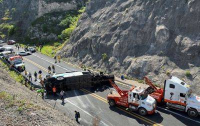 В Мексике автобус врезался в грузовик, 16 жертв