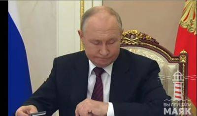 З’явилось відео, як Путін плутає ліву й праву руки