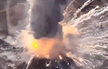 ГУР показало эпичное видео уничтожения российского ЗРК С-400 «Триумф» в Крыму