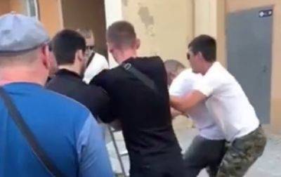 В Одессе главы ОСМД устроили драку, видео: что не поделили