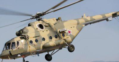 Не захотели денацифицироваться: Российский вертолет Ми-8 с экипажем прилетел на аэродром Полтавы и сдался в плен