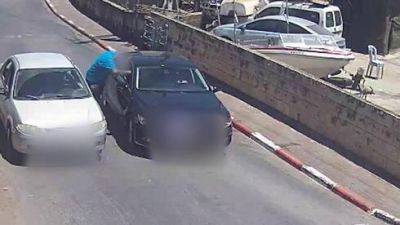 Видео: житель севера Израиля избил мэра арматурой из-за стоянки