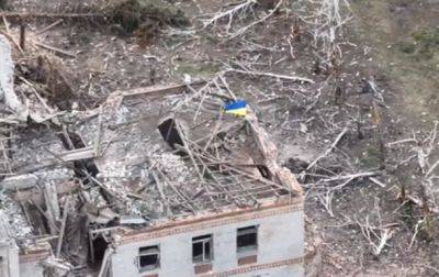 Воины ВСУ установили флаг Украины в Работино