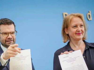 Кабинет министров Германии одобрил закон, упрощающий смену имени и пола
