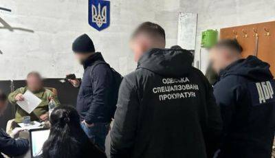 Начальник вещевой службы воинской части в Одессе потребовал взятку в 100 тыс. грн