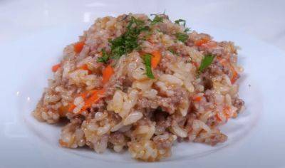 Готовьте сразу две ложки и тарелку побольше: рецепт риса с фаршем, кабачками и помидорами на сковороде