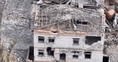 С подписью Залужного: в Работино ВСУ подняли флаг Украины (видео)