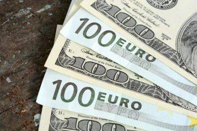 Курс валют на 24 августа: на наличном рынке доллар вырос еще на 10 копеек, евро — на 9 копеек
