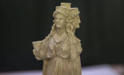 Археологи нашли в Турции статую трехголовой богини Гекаты