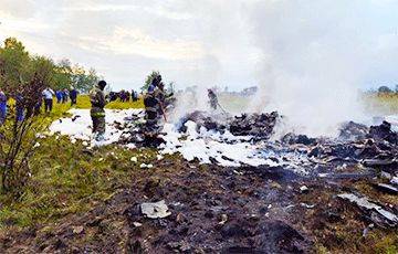 Baza: Российские силовики отвергают версию катастрофы самолета Пригожина, которая бросает тень на Путина