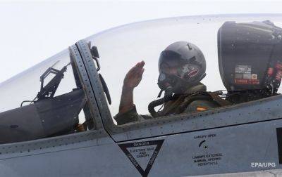СМИ: США будут учить украинцев на F-16 в сентябре