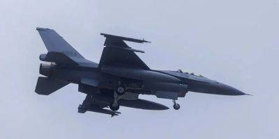 США в сентябре начнут готовить украинских пилотов на F-16 — NYT