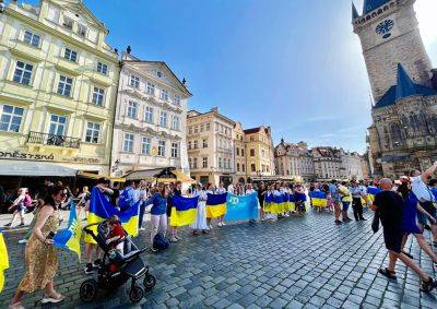 Украинцы провели в Праге флешмоб по случаю Дня независимости Украины