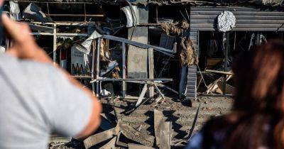 Могли атаковать "Искандером": СМИ показали последствия удара по автовокзалу Днепра (фото, видео)