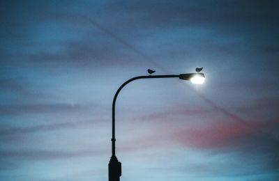 Жители Северной Салтовки и Основы просят мэрию включить уличное освещение