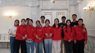 Дети Вьетнама посетили Дворец Независимости
