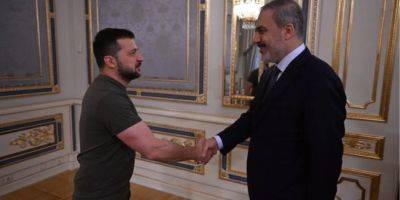 Зеленский встретился с главой МИД Турции в Киеве
