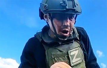 Видеофакт: российский оккупант, убегая от обстрела, заскочил в окоп к бойцам ВСУ