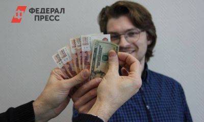 Зарплаты нижегородцев за год выросли почти на 9 тысяч рублей