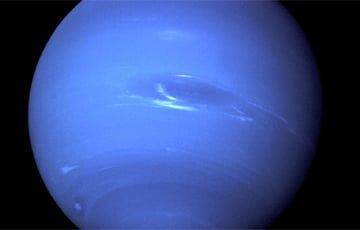 Ученые впервые заметили крупное пятно на Нептуне и загадочный объект рядом с ним