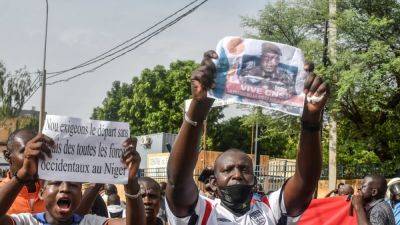 Нигерская хунта потребовала выдворения посла Франции - svoboda.org - Франция - Нигер - Ниамей