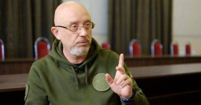 Скандальная закупка курток для бойцов ВСУ: Резников предложил пари (фото, видео)