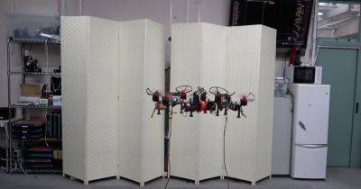 Ученые создали дроны-трансформеры: могут объединяться в большой беспилотник (фото)