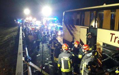 В Италии автобус с украинцами столкнулся с фурой