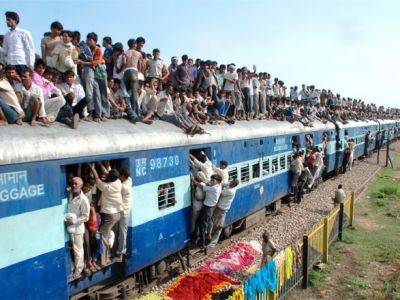 Пожар в вагоне поезда в Индии: погибли девять человек