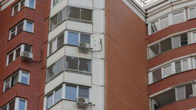 В Курске беспилотник врезался в многоэтажный дом