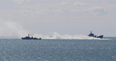 В Черном море находится 12 вражеских кораблей, есть один ракетоноситель