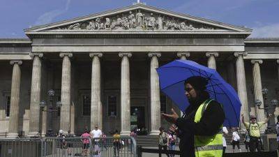 Директор Британского музея подал в отставку после серии краж
