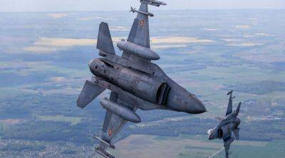 Премьер Румынии объяснил, почему страна не запускает процесс обучения пилотов на F-16