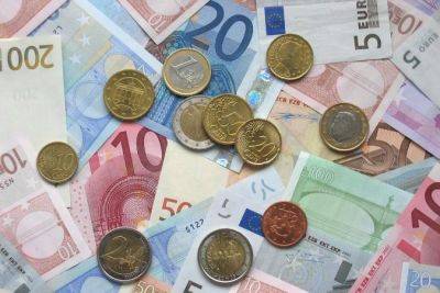 Курс валют НБУ: Гривна укрепилась к евро на 15 копеек
