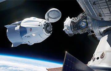 На МКС прибыл пилотируемый корабль Dragon с четырьмя космонавтами
