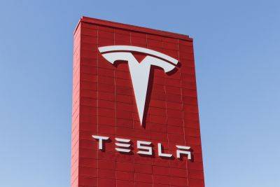 США завершают расследование по автопилоту Tesla – результаты могут обнародовать в ближайшие дни