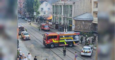 Масштабный пожар в Киеве: загорелось здание в центре города (фото, видео)
