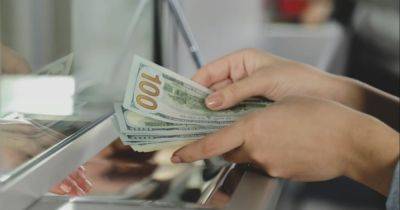 Не нужно подтверждать: НБУ изменил правила безналичной продажи валюты украинцам