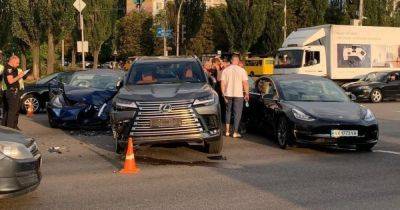 Ford Mustang - Дарья Квиткова - Lexus - Даша Квиткова - Блогер - ДТП на $200 тысяч: блогер Даша Квиткова попала в масштабную аварию в Киеве, — соцсети (фото) - focus.ua - Украина - Киев