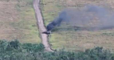 Бойцы ВСУ применили ударный дрон и уничтожили вражеский БТР-82 (видео)