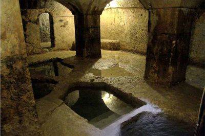 В Польше нашли еврейскую купальню в подвале ночного клуба - фото